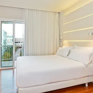 nh-barcelona-les-corts.catalonia-hotels.com/
