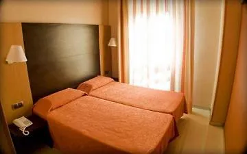 Bypillow Twenty Barselona 3*,  İspanya